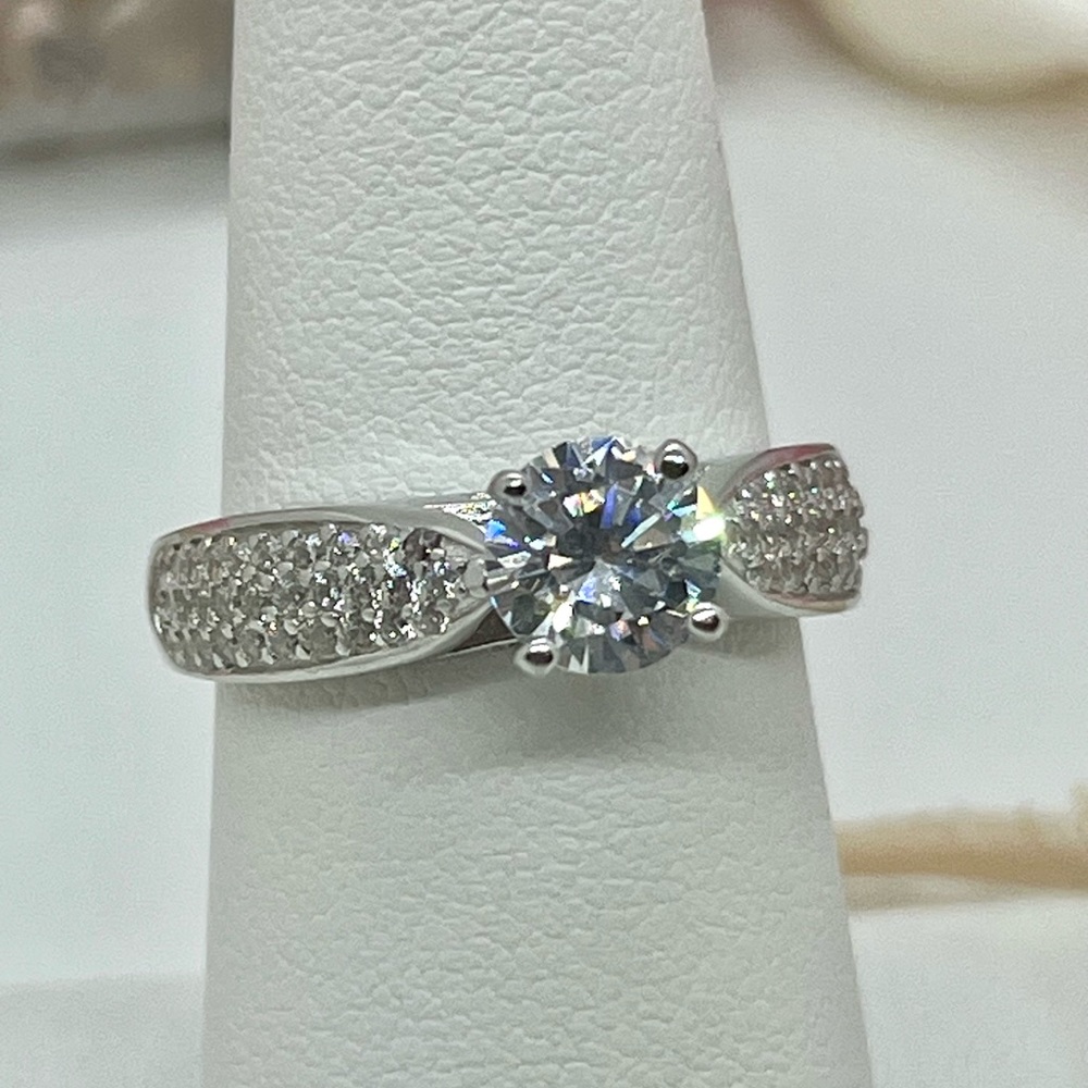 Gorgeous 925 Silver wedding Ring.R15